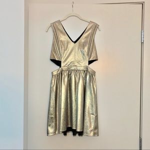 ✨Gold Shimmering Dress w/ Cutout Details At Waist✨